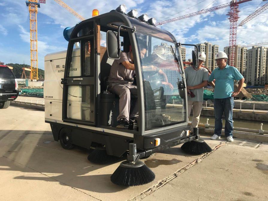 中国香港龙海市电动清扫车：现代城市清洁的新解决方案