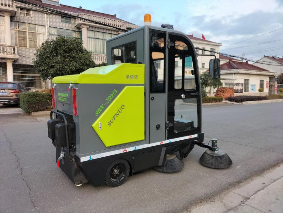 中国香港龙建清扫车_0